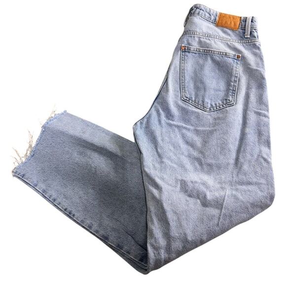 Zara Women's Distressed High Rise Straight Leg Jeans Sz 8 US Raw Hem Light Wash - Picture 2 of 7